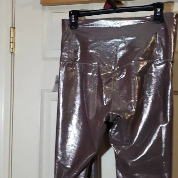 Old Navy Extra High Rise Powersoft Leggings - Picture 5 of 12